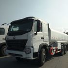 HW13710 شاحنة نقل الوقود ناقلة 6x4 371HP 16 M3 السعة ZZ1257M5247A
