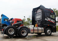 شاحنة جرار لون أسود مع إطارات 295 / 80R22.5 و 115 كم / ساعة السرعة القصوى