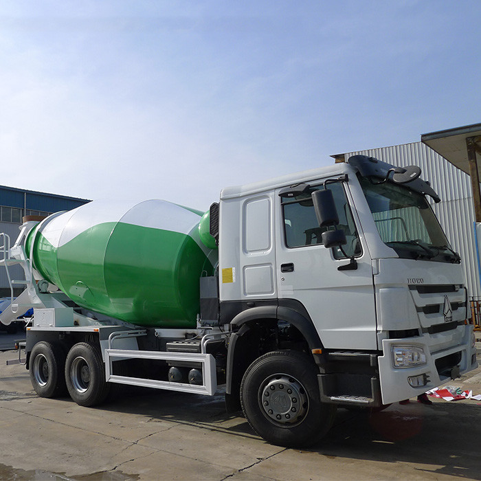 Euro 2 Concrete معدات البناء شاحنة خلط الخرسانة مع علبة التروس ZF8118