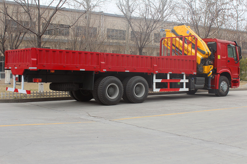 الأحمر ساينو تراك هووا كرين شاحنة / XCMG كرين 6.3T 8T 10T 12T شاحنة بضائع ثقيلة