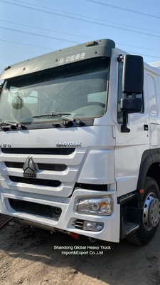 شاحنة صينوتريك جديدة ومستخدمة HOWO النفط / الوقود / المياه 371HP 6 * 4 بوزر شاحنة ناقلة