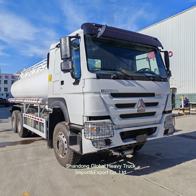 شاحنة صينوتريك جديدة ومستخدمة HOWO النفط / الوقود / المياه 371HP 6 * 4 بوزر شاحنة ناقلة