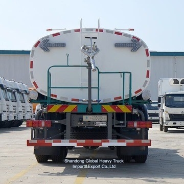 سينوتروك HOWO 6X4 شاحنة ناقلة المياه 18000L 20000L 20tons رذاذ المياه رذاذ شاحنة ناقلة