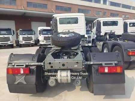 الشركة الصينية الشهيرة سينوتروك HOWO شاحنة ثقيلة HOWO 6 * 4 شاحنة جرار مع 410 حصان