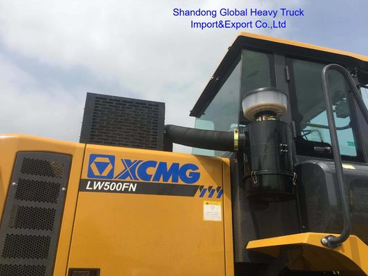 لوادر XCMG XC948E بعجلات أمامية، حمولة مقدرة 4 طن، مع دلو تحميل 2.4 متر مكعب، ومواصفات 7882*2500*3405 ملم