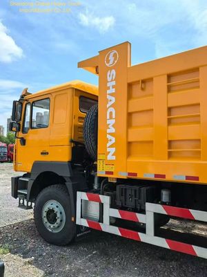 شاكمان F3000 6 × 4 شاحنة قمامة مع 25-30 طن الحمولة المفيدة البناء الثقيل والهيكل الفولاذي عالي القوة