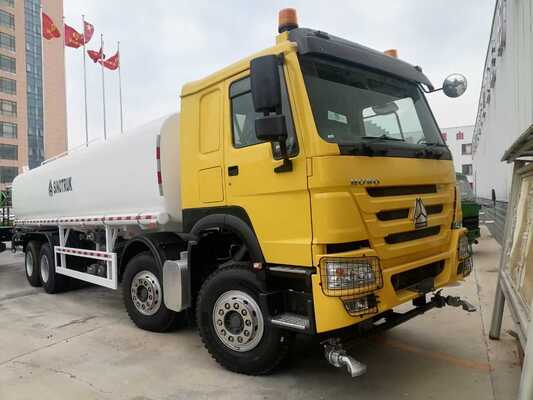 HOWO 10 عجلات شاحنة ناقلة المياه مع 16000L-24000L سعة 6 × 4 نوع القيادة و Sinotruk HOWO هيكل