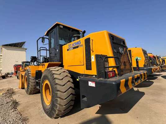 لوادر XCMG ZL50GN بعجلات بحمولة مقدرة 5 أطنان، محرك 162 كيلووات، وناقل حركة هيدروليكي لنقل الطاقة لأعمال البناء الشاقة