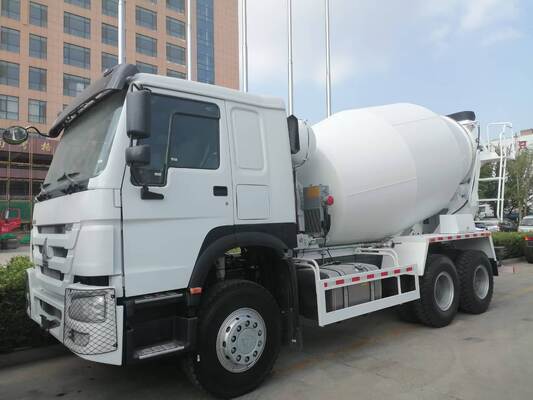 شاحنة مزيج الخرسانة Sinotruk HOWO 8 × 4 12CBM مع محرك 371HP للبناء الثقيل