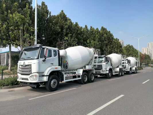 شاحنة خلط الخرسانة الجديدة HOWO TX 350 HP Euro 6 ذات الدفع 8x4 لأعمال البناء