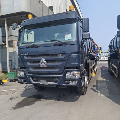 شاحنة شفط مياه الصرف الصحي فراغ HOWO 15CBM مع عجلة قيادة 6 * 4 وقوة حصانية 251-350hp لتنظيف خزان الصرف الصحي