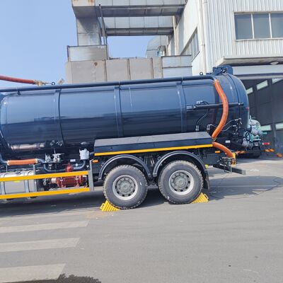 HOWO 15CBM شاحنة شفط مياه الصرف الصحي الفراغية مع محرك 266HP و 6 × 4 محرك لتنظيف خزان السبتيك