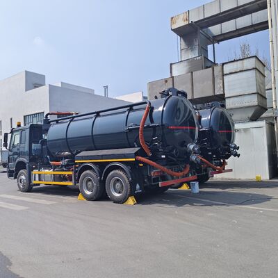 شاحنة شفط مياه الصرف الصحي فراغ HOWO 15CBM مع عجلة قيادة 6 * 4 وقوة حصانية 251-350hp لتنظيف خزان الصرف الصحي