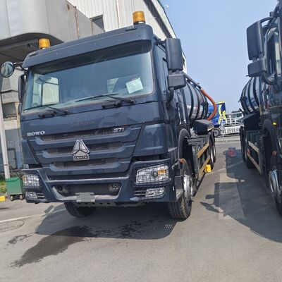 HOWO 15CBM شاحنة شفط مياه الصرف الصحي الفراغية مع نوع القيادة 6 × 4 وتفريغ الهيدروليكي لتنظيف خزان السبتيك