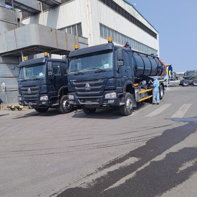 HOWO 15CBM شاحنة شفط مياه الصرف الصحي الفراغية مع نوع القيادة 6 × 4 وتفريغ الهيدروليكي لتنظيف خزان السبتيك