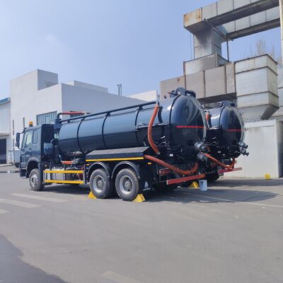 HOWO 15CBM شاحنة شفط مياه الصرف الصحي الفراغية مع 6 × 4 محرك محرك 336HP لتنظيف خزان السبتيك والنفايات الصناعية
