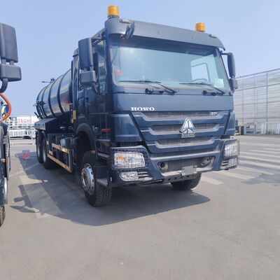 HOWO 15CBM شاحنة شفط مياه الصرف الصحي الفراغية مع 371 حصان و 6 × 4 عجلة محرك لتنظيف النفايات الصناعية