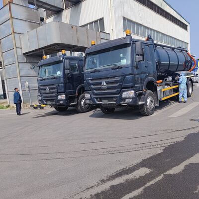 HOWO 15CBM شاحنة شفط مياه الصرف الصحي الفراغية مع 6 × 4 محرك محرك 336HP لتنظيف خزان السبتيك والنفايات الصناعية