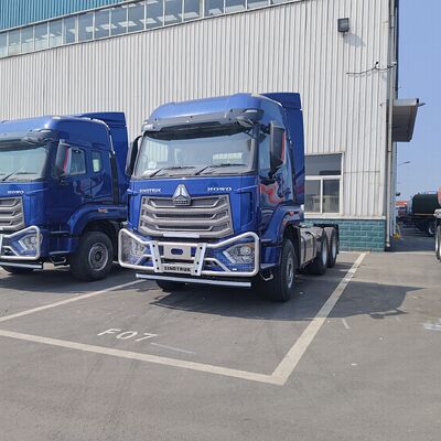شاحنة جرار HOWO NX 6 × 4 مع محرك 380 حصان وإطار ثقيل للخدمة لنقل البضائع الثقيلة