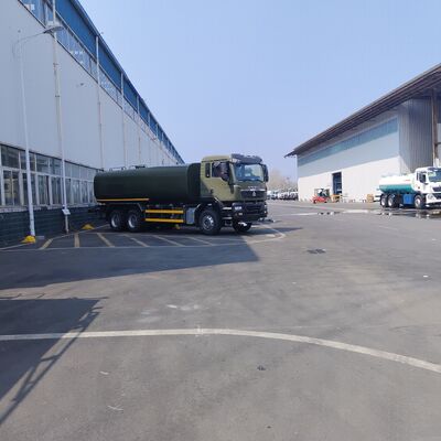 HOWO TX 6 × 4 شاحنة خزان المياه لغانا الرش الطرق مكافحة الغبار الري التنظيف البلدي واستخدام البناء