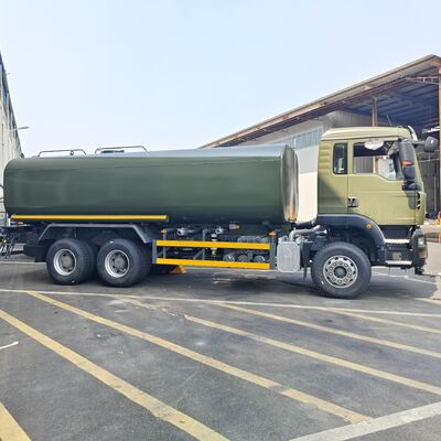 شاحنة خزان المياه HOWO TX 6 × 4 مع حمولة 20 طن ومعايير انبعاثات يورو 2 لقمع الغبار على الطرق والاستخدام البلدي