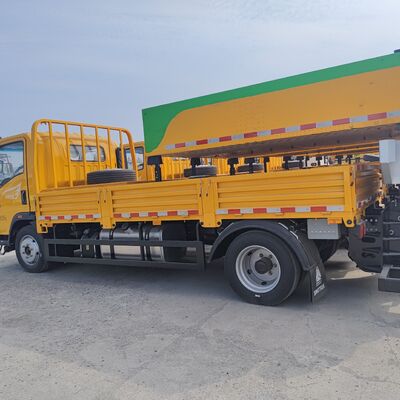 HOWO 4 × 2 شاحنة وسادة الحوادث مع بنية استيعاب الطاقة من الفولاذ متعددة الطبقات نظام رفع هيدروليكي وأضواء تحذير LED لسلامة الطرق السريعة