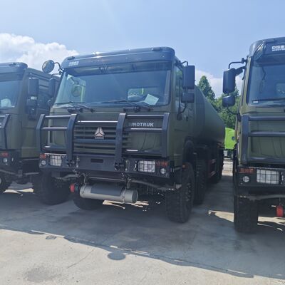 شاحنة خزان الوقود 8 × 8 50,000L مع محرك 371HP و 8 × 8 محرك جميع العجلات للنقل الثقيل للوقود