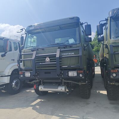 شاحنة خزان الوقود 8 × 8 40,000L مع محرك 371HP و 8 × 8 محرك جميع العجلات للنقل الثقيل للوقود