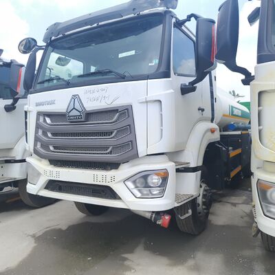 شاحنة خزان الوقود HOWO NX 6×4 CNG بمحرك 400 حصان وسعة 30,000 لتر لنقل الديزل والبنزين