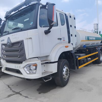 HOWO NX 6 × 4 شاحنة خزان الوقود CNG مع محرك 400HP وحمولة 20 طن لنقل الديزل والبنزين