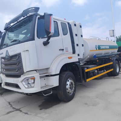 HOWO NX 6 × 4 شاحنة خزان الوقود CNG مع محرك 400HP وحمولة 20 طن لنقل الديزل والبنزين