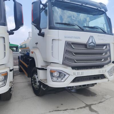 HOWO NX 6 × 4 شاحنة خزان الوقود CNG مع محرك 400HP وحمولة 20 طن لنقل الديزل والبنزين
