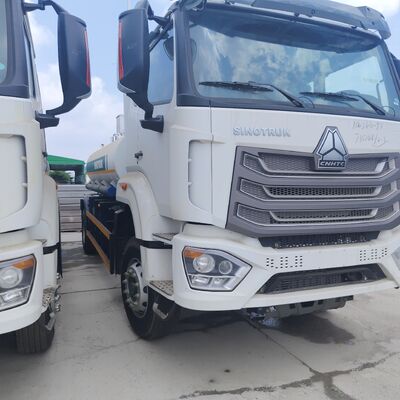 HOWO NX 6 × 4 شاحنة خزان الوقود CNG مع محرك 400HP وحمولة 20 طن لنقل الديزل والبنزين