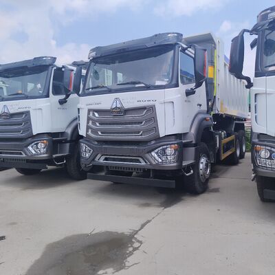 HOWO NX 6 × 4 شاحنة هدر تعدين ثقيلة بمحرك 430 حصان و 30-35 طن من الحمولة المفيدة لأفريقيا