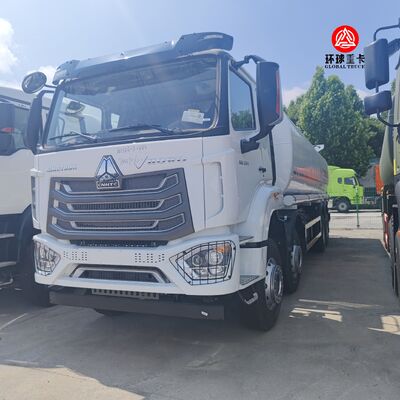 شاحنة صهريج وقود HOWO NX 8x4 بسعة 30000 لتر شاحنة ديزل ثقيلة لنقل الوقود في كينيا