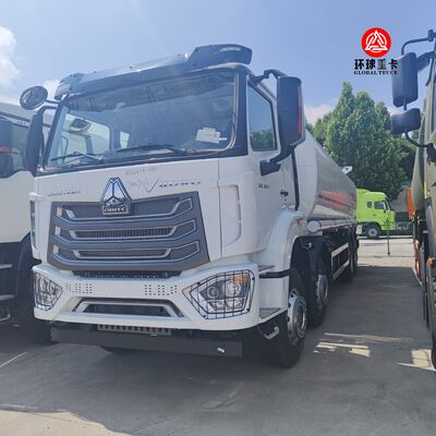 شاحنة صهريج وقود HOWO NX 8x4 بسعة 30000 لتر شاحنة ديزل ثقيلة لنقل الوقود في كينيا