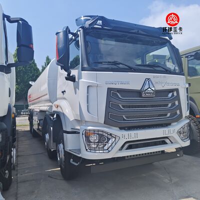 شاحنة صهريج وقود HOWO NX 8x4 بسعة 30000 لتر شاحنة ديزل ثقيلة لنقل الوقود في كينيا