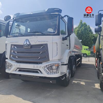 شاحنة صهريج وقود HOWO NX 8x4 بسعة 30000 لتر شاحنة ديزل ثقيلة لنقل الوقود في كينيا