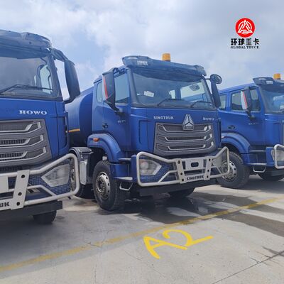 شاحنة صهريج وقود HOWO NX 8x4 سعة 30000 لتر شاحنة ديزل ثقيلة للسوق التنزاني