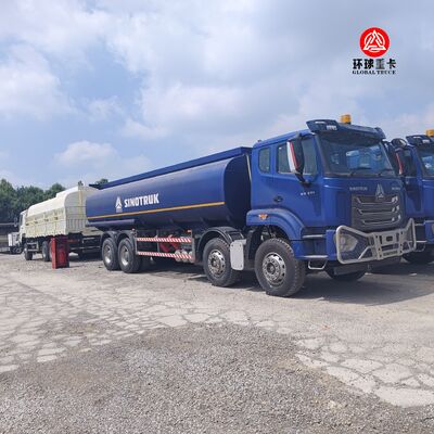 شاحنة صهريج وقود HOWO NX 8x4 سعة 30000 لتر شاحنة صهريج ديزل للخدمة الشاقة لسوق أفريقيا