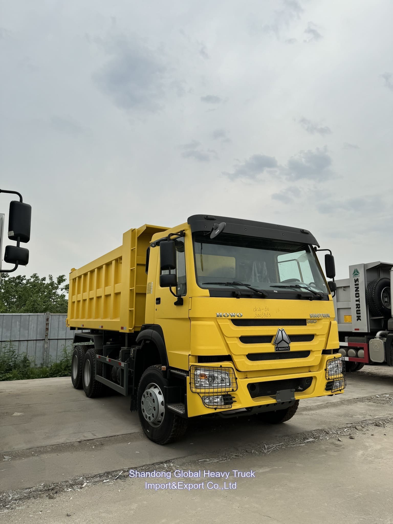 شاحنة سينوتراك HOWO 25t-100t 8 * 4 الديزل شاحنة نقل نقل 12 عجلة شاحنة