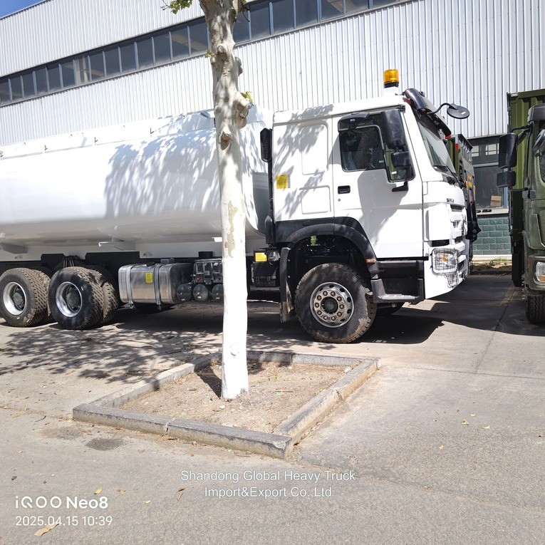 شاحنة صينوتروك HOWO 6X4 20000L ناقلة زيت وقود ناقلة للبيع في الفلبين
