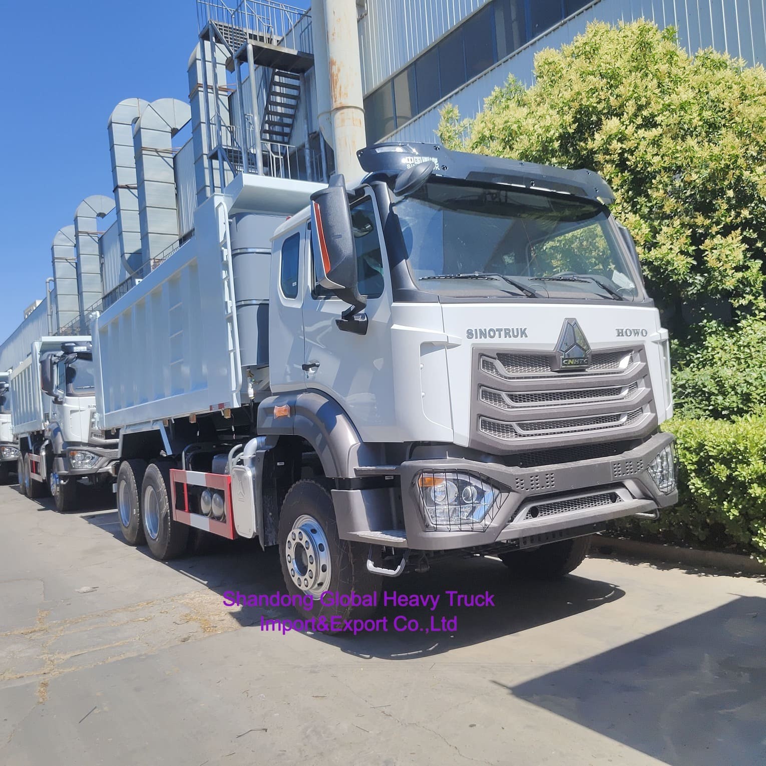 شاحنة " سينوتروك " لـ " هوو " Nx 8X4 Euro2 336HP 371HP