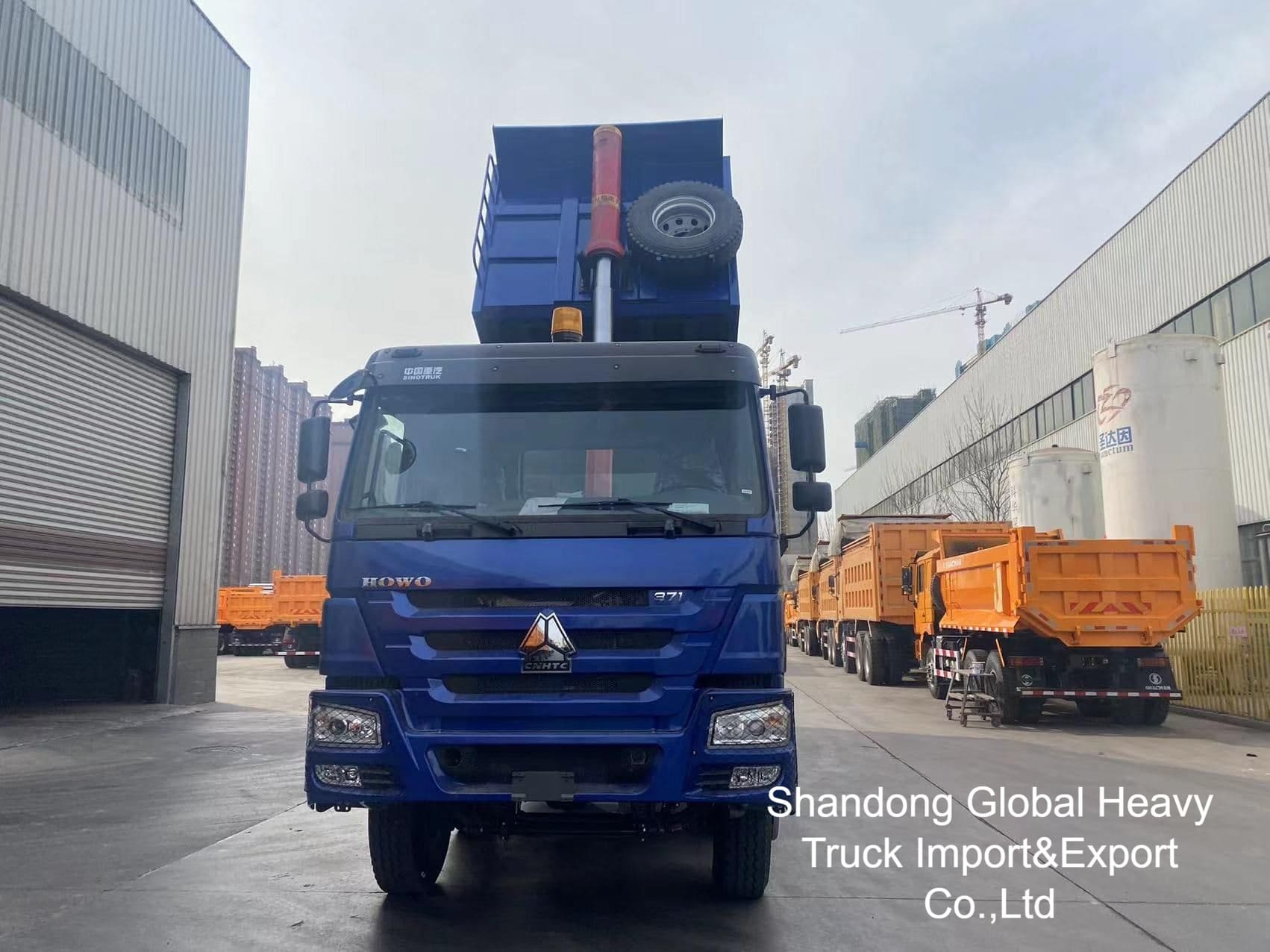 الصين Sinotruk HOWO 371/375HP مستعمل 8X4 القيادة اليمنى شاحنة القمامة المصغرة في المخزون