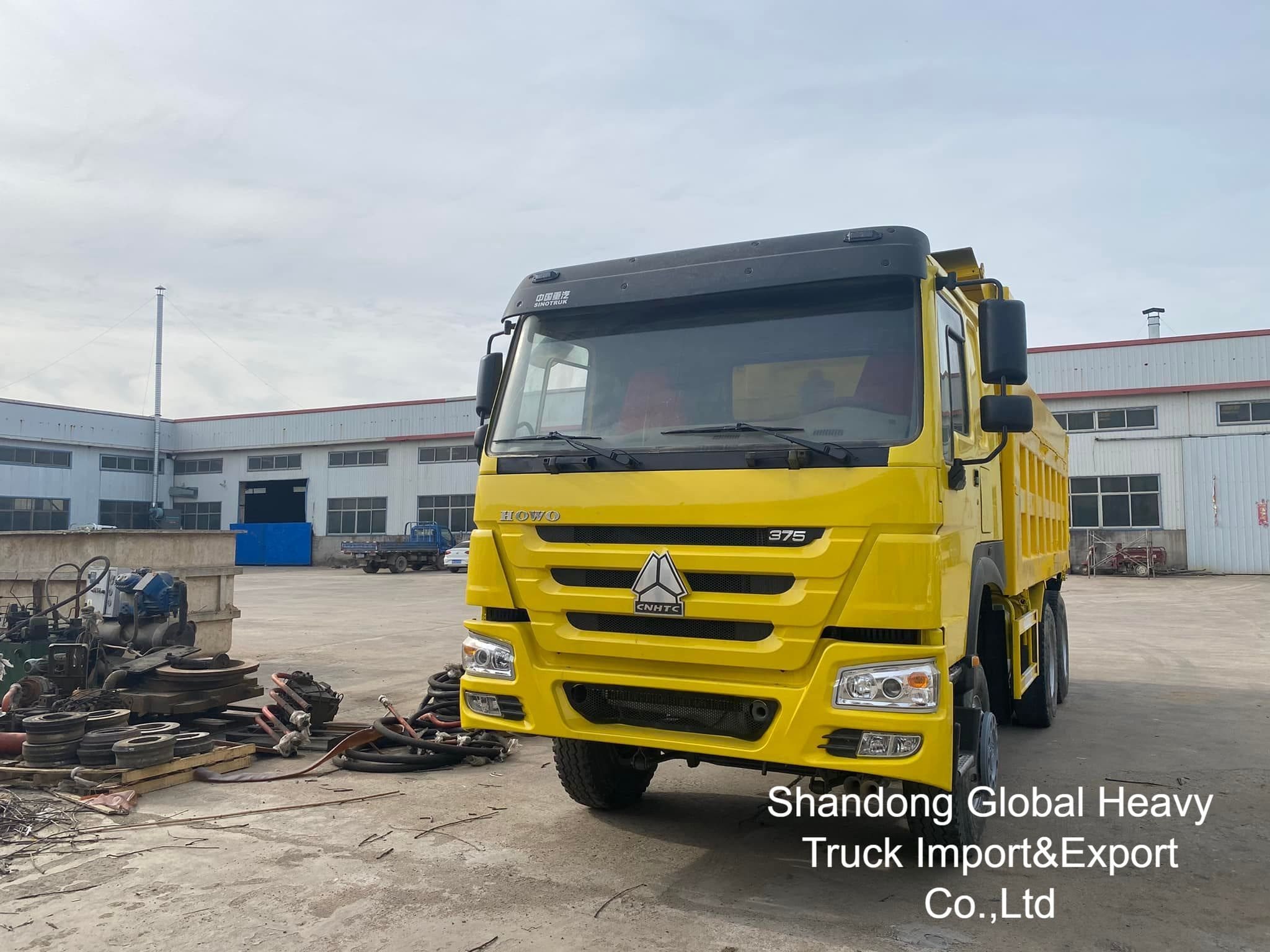 شاحنة قلابة تفريغ ثقيل مستعملة من طراز Sinotruk HOWO 6X4/8X4 A7/T7 بعجلات 10/12، قوة محرك 371 حصان/380 حصان، سعة 18-25 متر مكعب