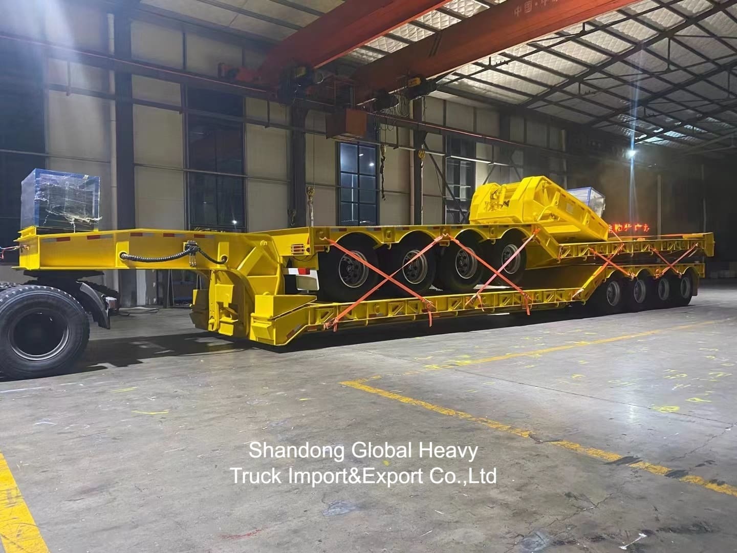 نصف مقطورة منخفضة ذات ثلاثة محاور لنقل المعدات الثقيلة