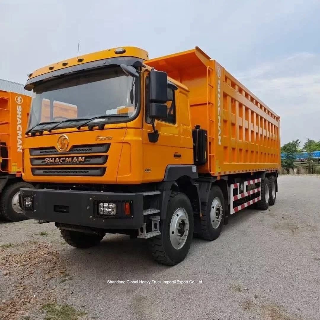 شاحنة قلابة شاكمان F3000 8×4 بمحرك ديزل 400 حصان ونظام رفع أمامي للبناء الشاق
