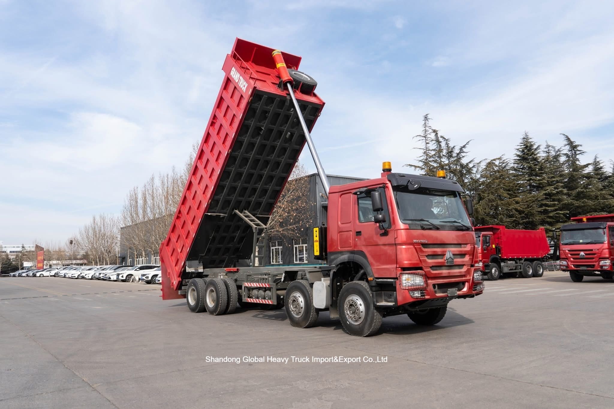 شاحنة قلاب HOWO 8x4 بقوة 400 حصان، قدرة 45 طن، للخدمة الشاقة في التعدين