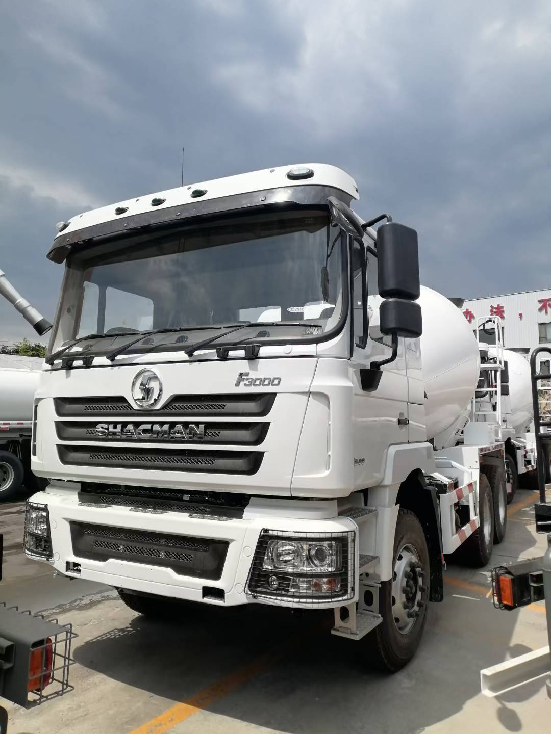 سينوتروك هوفو 8X4 371HP 14cbm شاحنة خلاط الخرسانة Zz1317n3261W