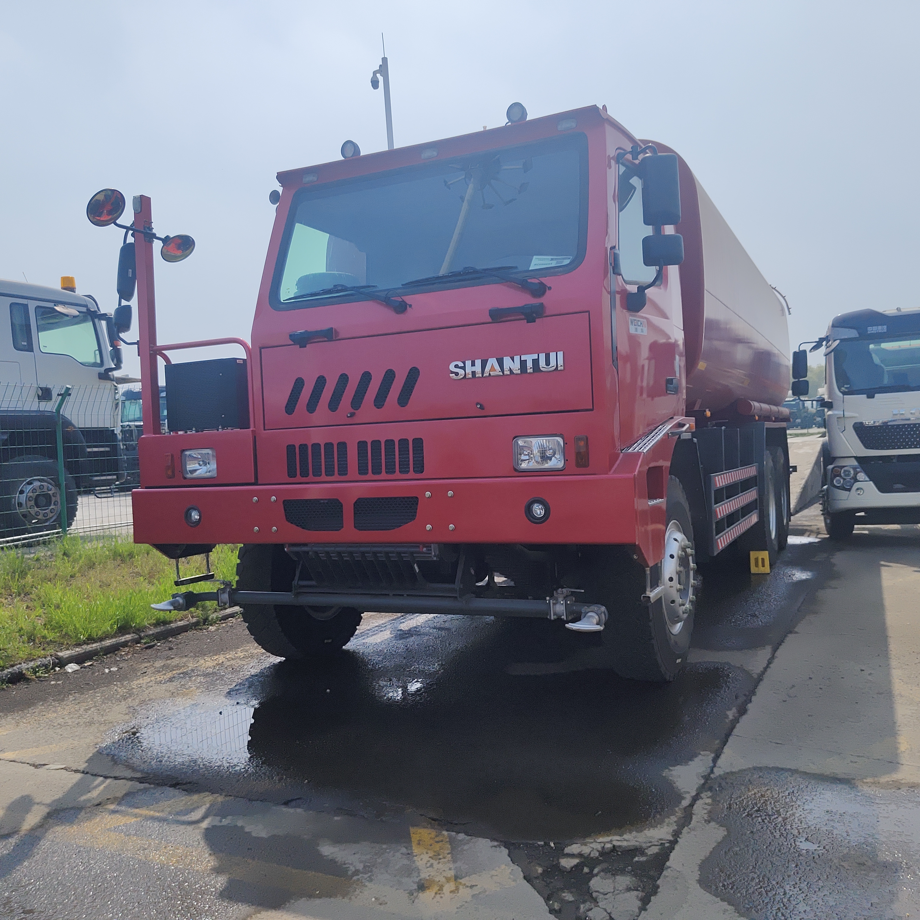 Heavy Duty Shantui 6×4 Mining Water Sprinkler Truck with 20T Payload and Carbon Steel Tank